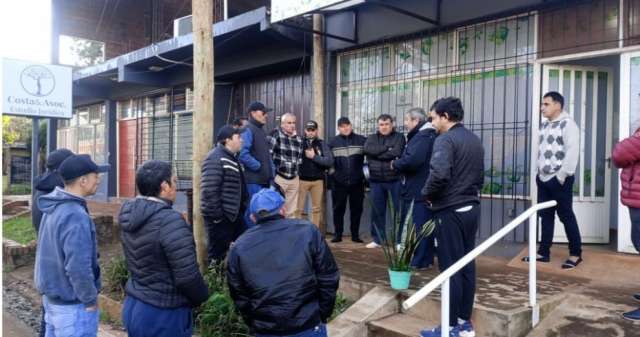 Trabajadores de Tapebicua se manifestaron en la delegación del Ministerio de Trabajo